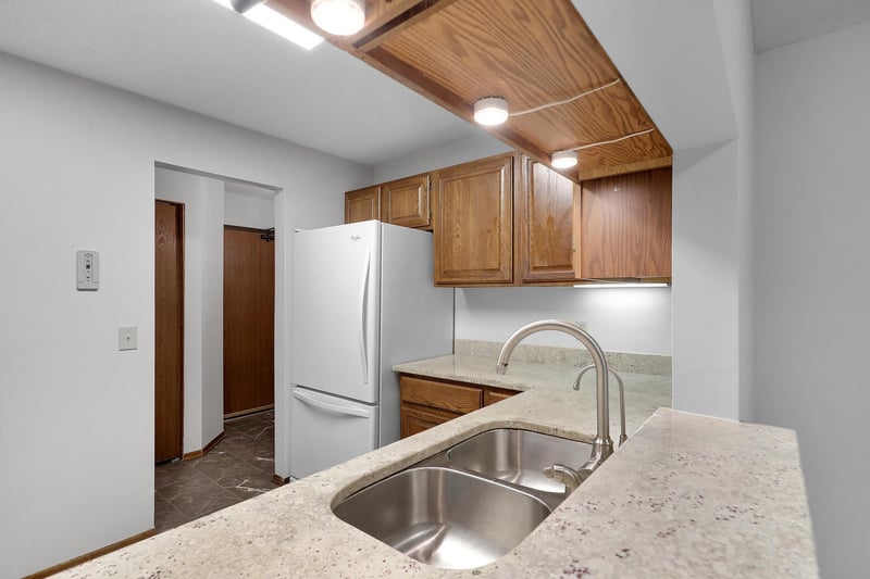 10441 Greenbrier Rd #222, Minnetonka, MN 55305