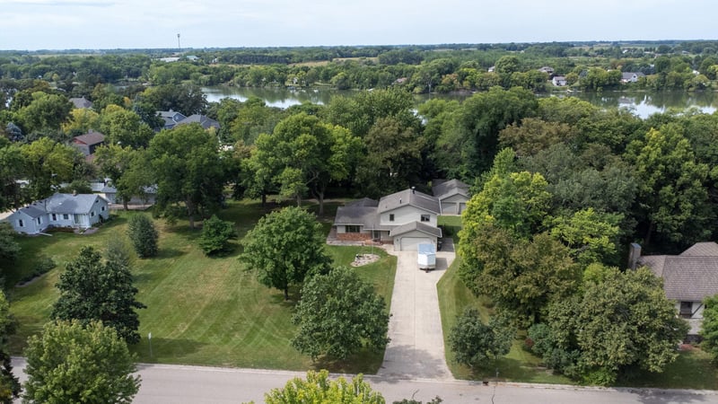 522 Shady Ridge Rd NW, Hutchinson, MN 55350