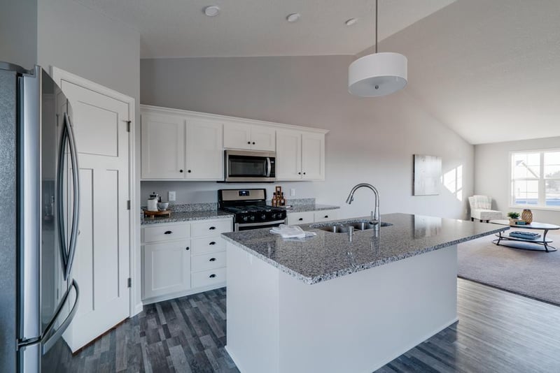 347 Roberts Ave NW, Delano, MN 55328