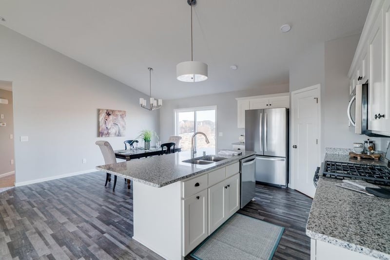 347 Roberts Ave NW, Delano, MN 55328