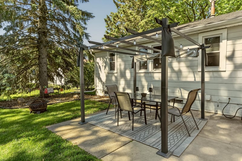 404 1st Ave NE, Kasson, MN 55944