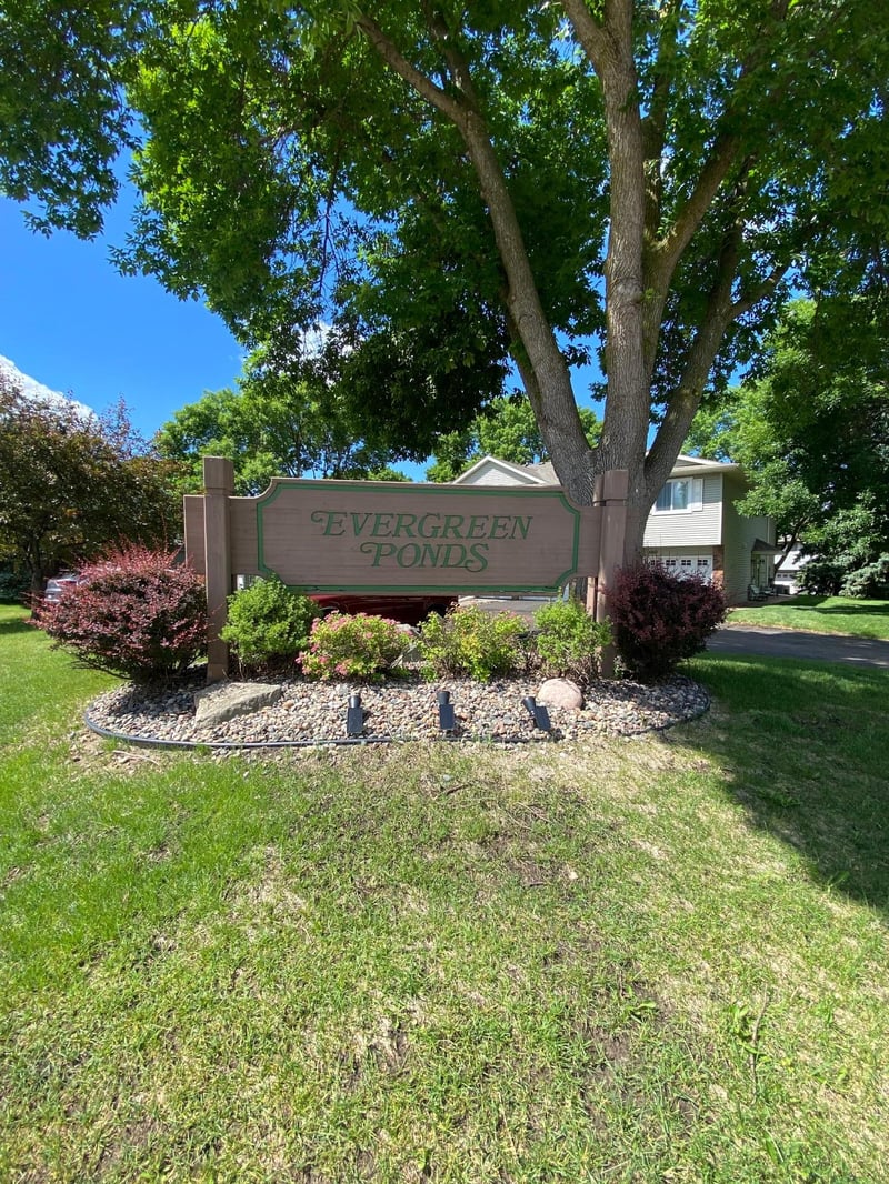 1060 Pond View Ct, Vadnais Heights, MN 55127