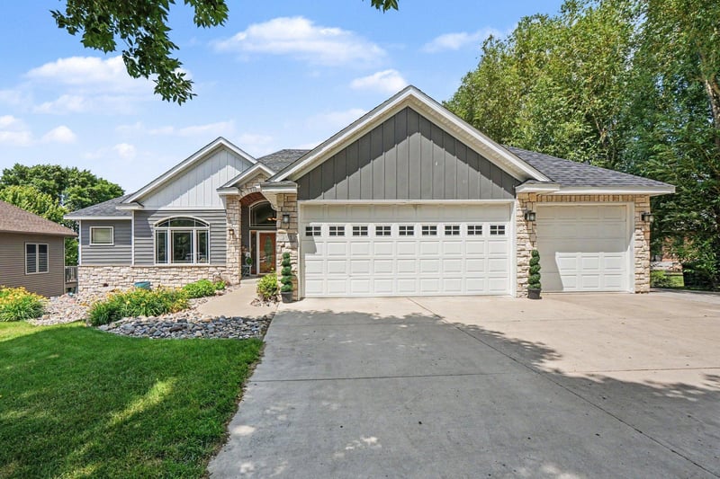 301 9th St SE, New Prague, MN 56071