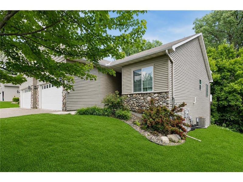 3165 Doneene Ln, Eagan, MN 55121