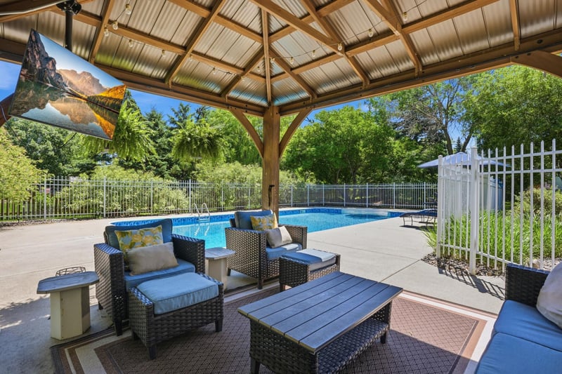 8511 Cedar Ct, Victoria, MN 55386