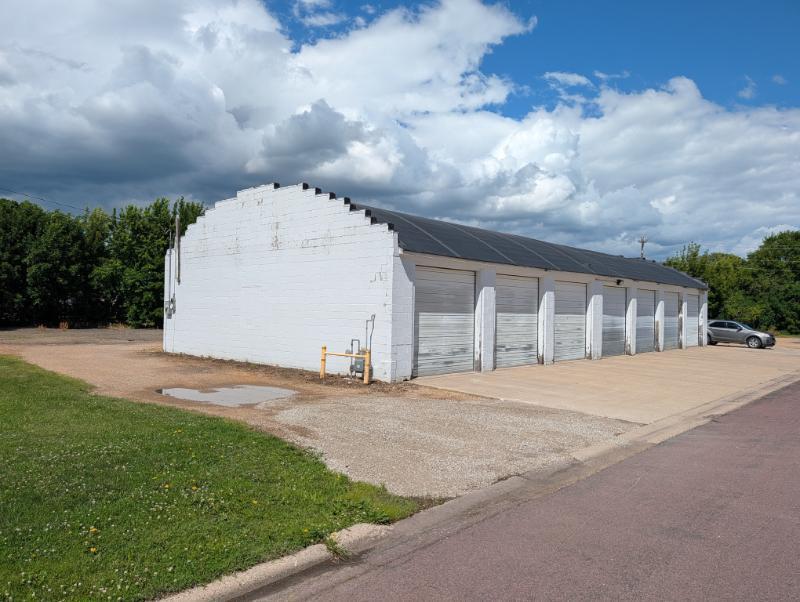 301 2nd St NW, Wells, MN 56097