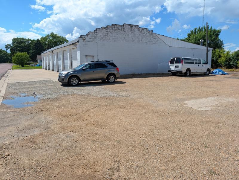 301 2nd St NW, Wells, MN 56097