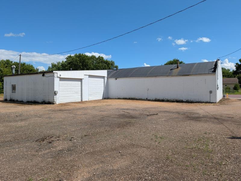 301 2nd St NW, Wells, MN 56097