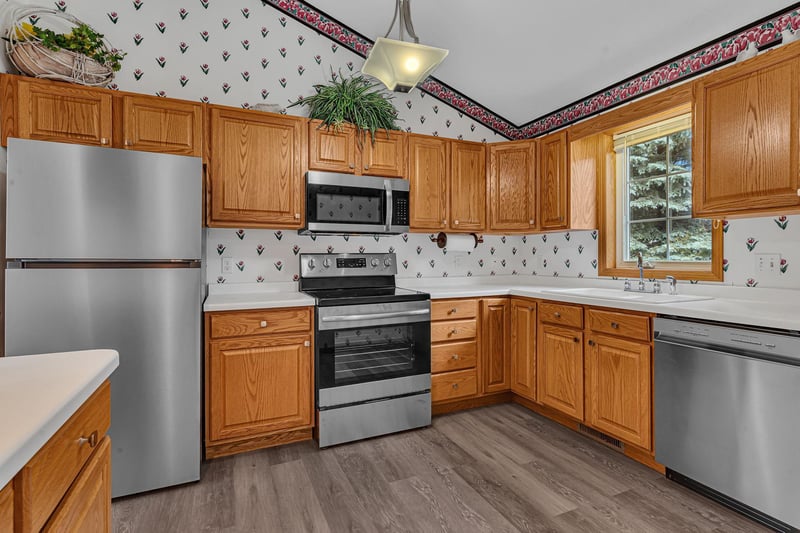 704 24th St SE, Willmar, MN 56201