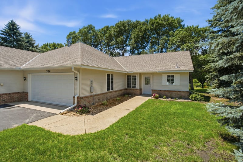 704 24th St SE, Willmar, MN 56201