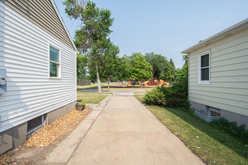1215 13th St N, Moorhead, MN 56560
