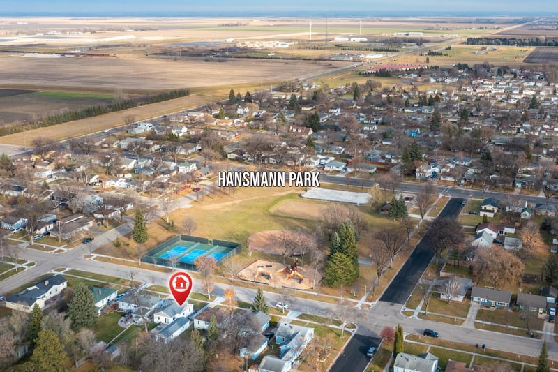 1215 13th St N, Moorhead, MN 56560