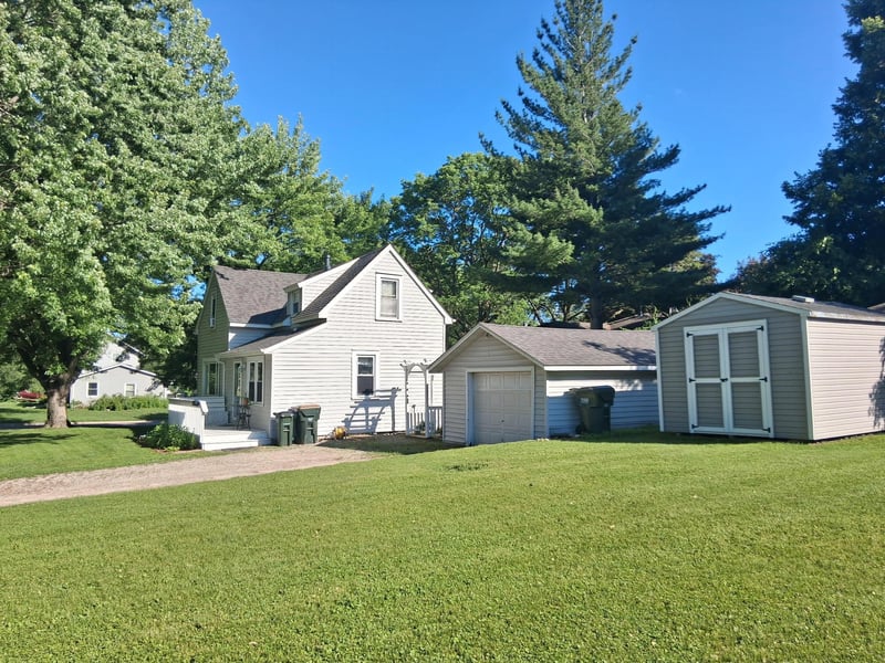 194 5th Ave NE, Hutchinson, MN 55350