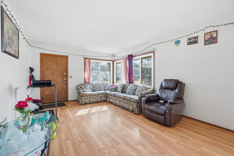 1561 Clarence St, Saint Paul, MN 55106