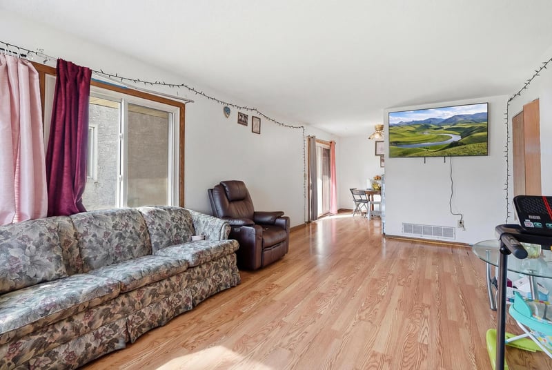 1561 Clarence St, Saint Paul, MN 55106
