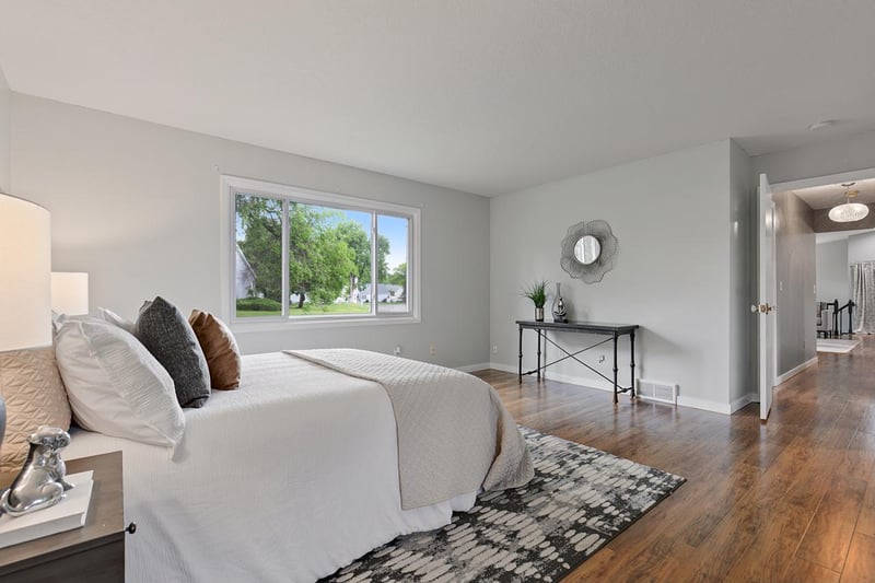 7440 Landau Curve, Bloomington, MN 55438