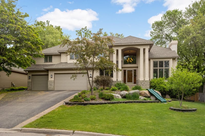14905 White Oak Dr, Burnsville, MN 55337