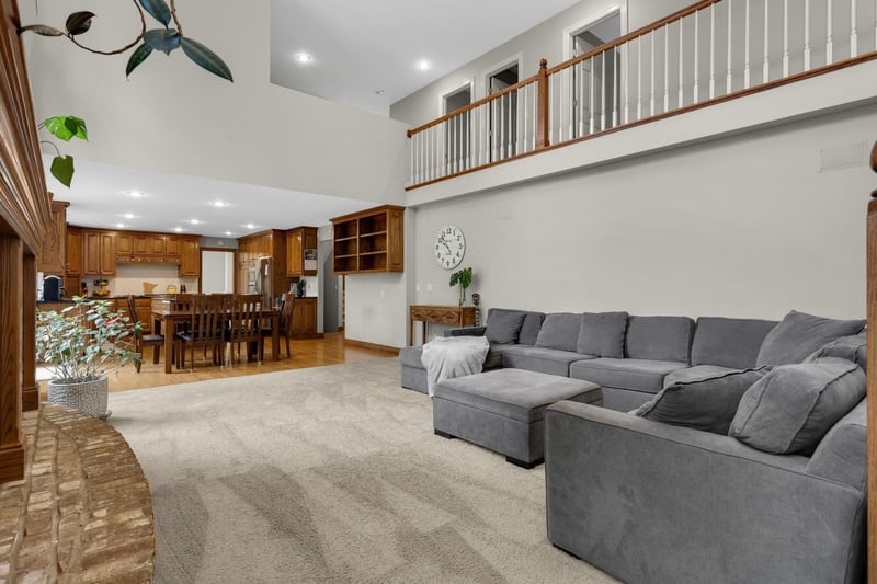 14905 White Oak Dr, Burnsville, MN 55337