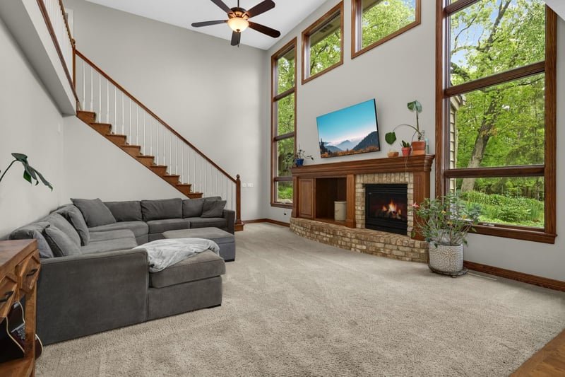 14905 White Oak Dr, Burnsville, MN 55337