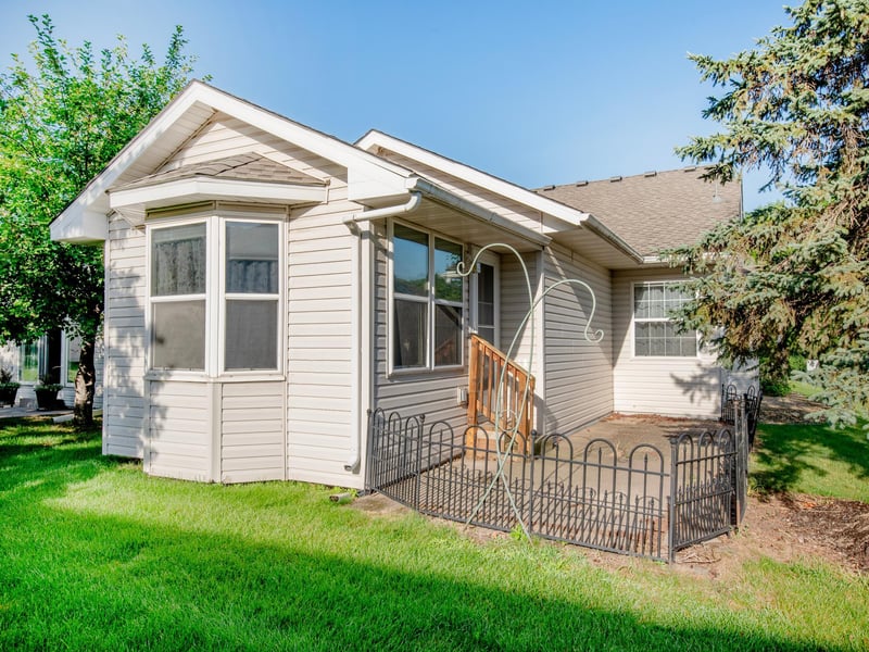 2144 Albemarle Ct N, Roseville, MN 55113