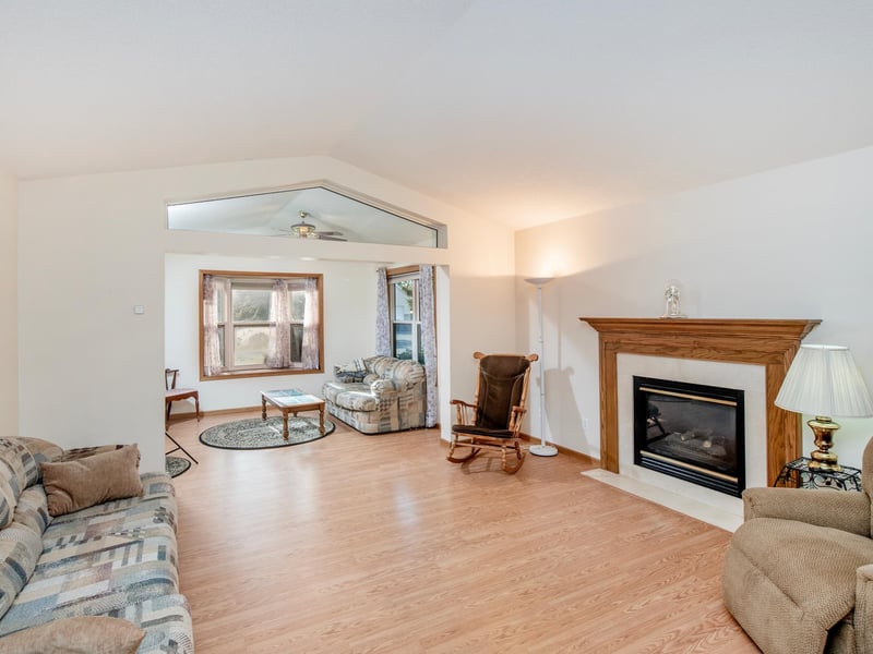 2144 Albemarle Ct N, Roseville, MN 55113