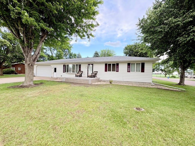 1365 7th St, Dawson, MN 56232