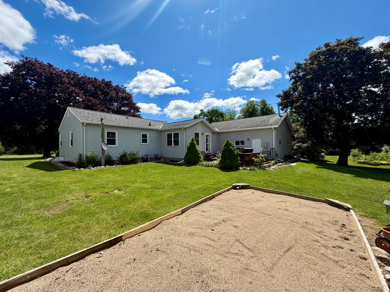 404 2nd St S, Grove City, MN 56243