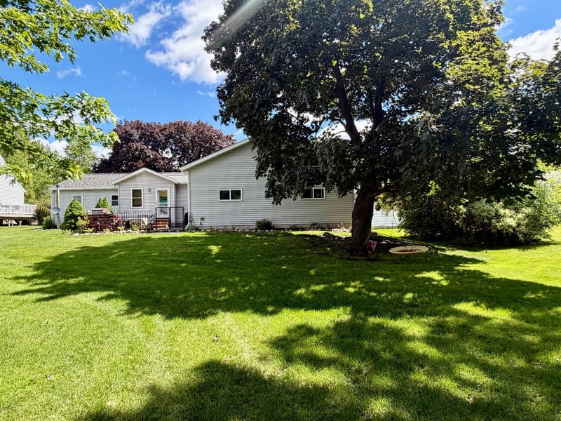 404 2nd St S, Grove City, MN 56243