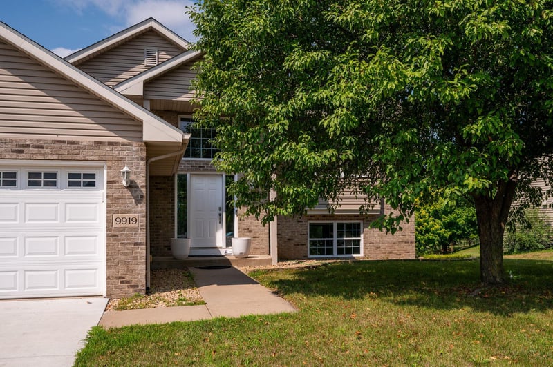 9919 Weston Dr, Monticello, MN 55362