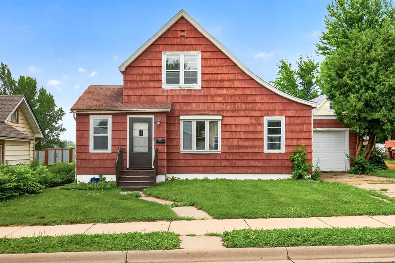 207 1st St SW, New Prague, MN 56071