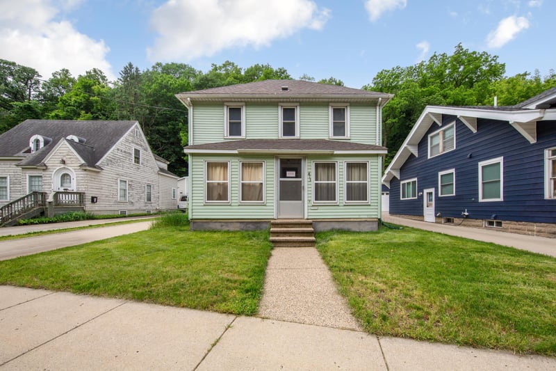 413 Glenwood Ave, Mankato, MN 56001