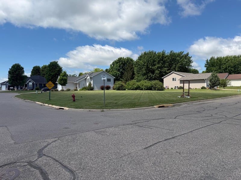 301 Hilton Dr, Saint Clair, MN 56080
