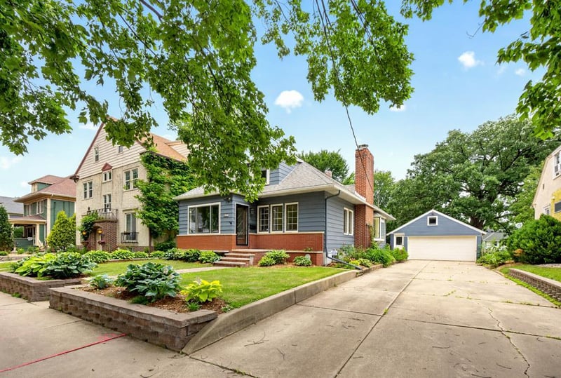 837 1st St NW, Rochester, MN 55901