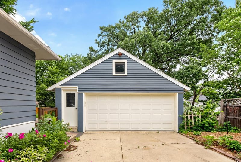 837 1st St NW, Rochester, MN 55901