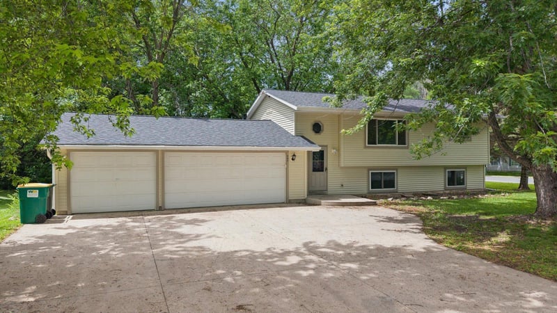 845 3rd St N, Dassel, MN 55325