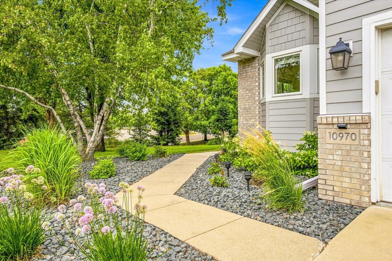 10970 Kiawah Dr, Eden Prairie, MN 55344