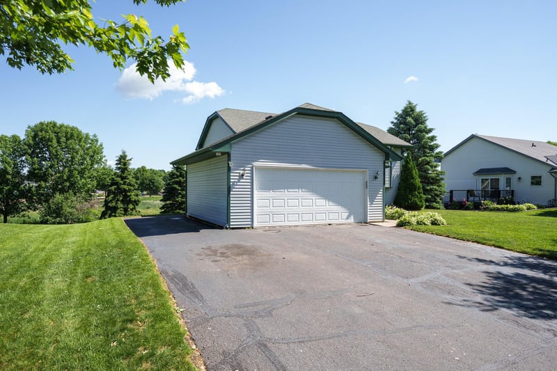 10718 58th St NE, Albertville, MN 55301