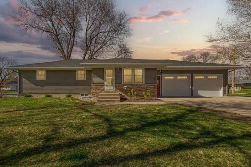 818 Lincoln Ave, Gaylord, MN 55334