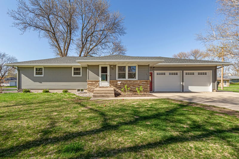818 Lincoln Ave, Gaylord, MN 55334