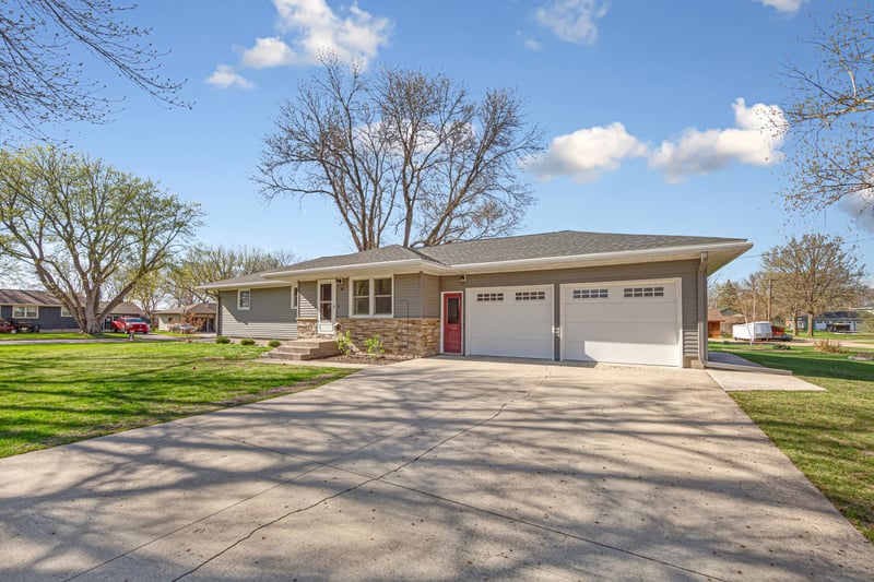 818 Lincoln Ave, Gaylord, MN 55334