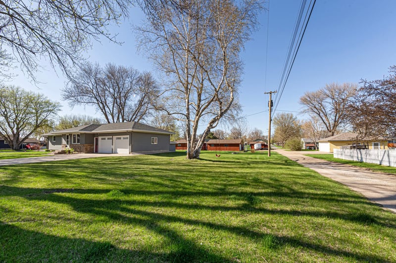 818 Lincoln Ave, Gaylord, MN 55334