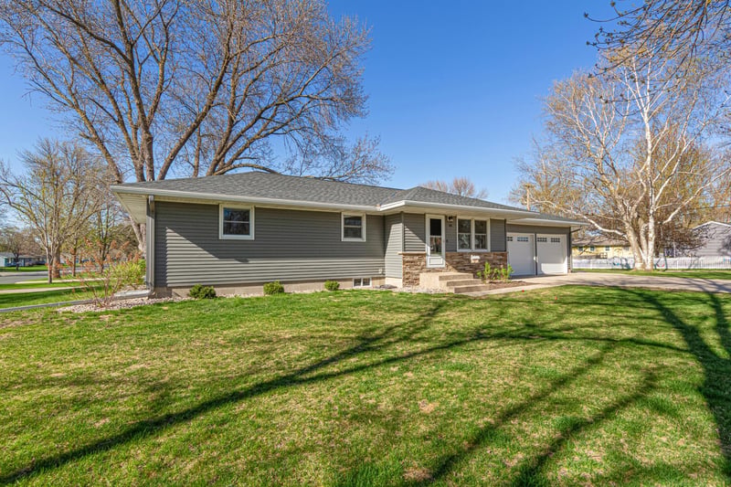 818 Lincoln Ave, Gaylord, MN 55334