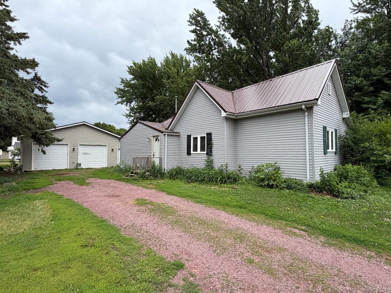 427 Cedar Ave, Westbrook, MN 56183