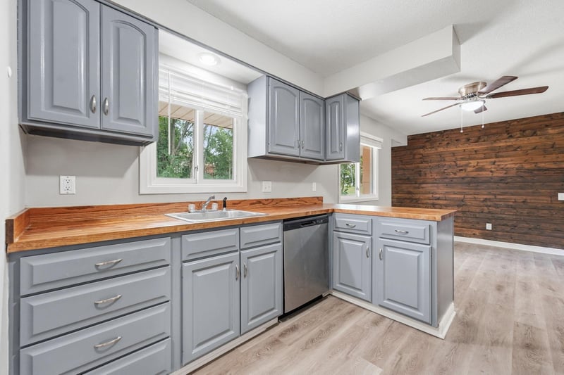 409 Harold Dr, Burnsville, MN 55337