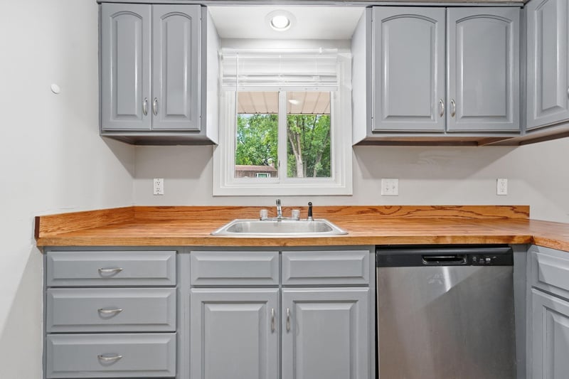 409 Harold Dr, Burnsville, MN 55337