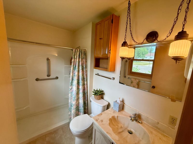 601 S 10th St, Olivia, MN 56277