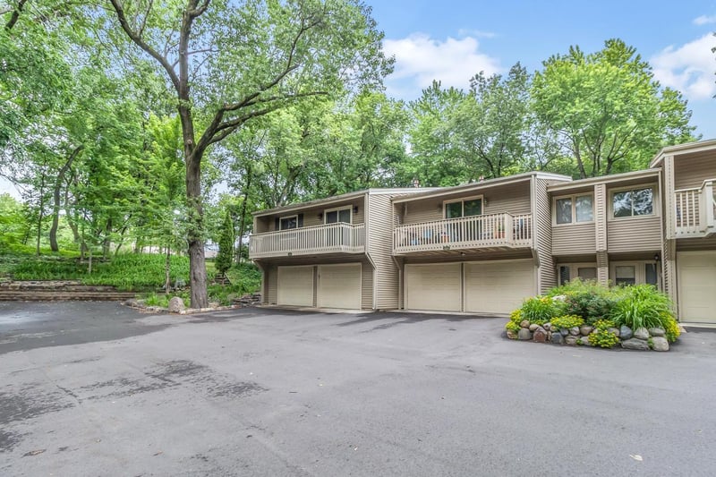 13404 Oakland Dr, Burnsville, MN 55337