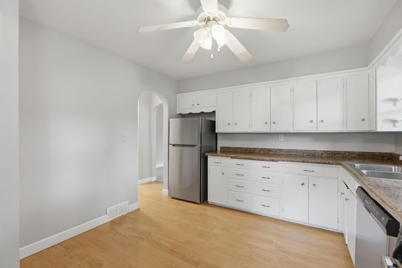 560 Barrett St S, Winsted, MN 55395