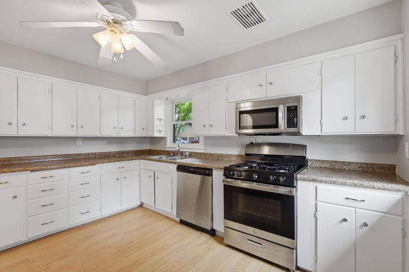 560 Barrett St S, Winsted, MN 55395