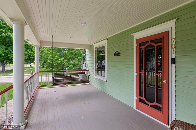 701 Hoffman St W, Cannon Falls, MN 55009